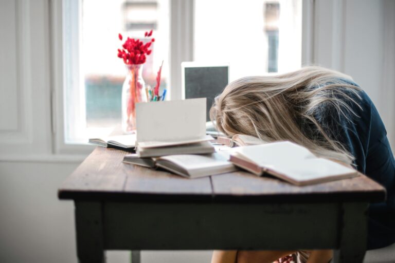🕗How to Sleep Better When You Work Long Hours: 5 tips for Busy Professionals