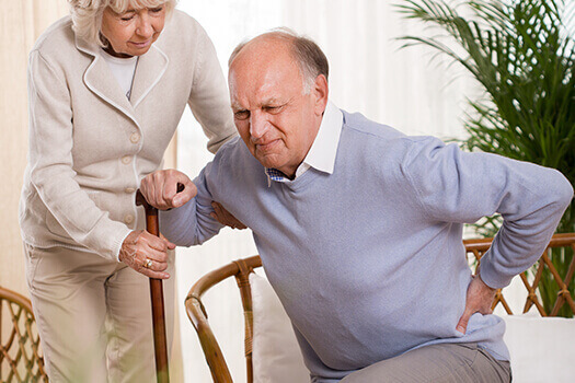  Illustration showing the causes of back pain while sleeping in adults over 60